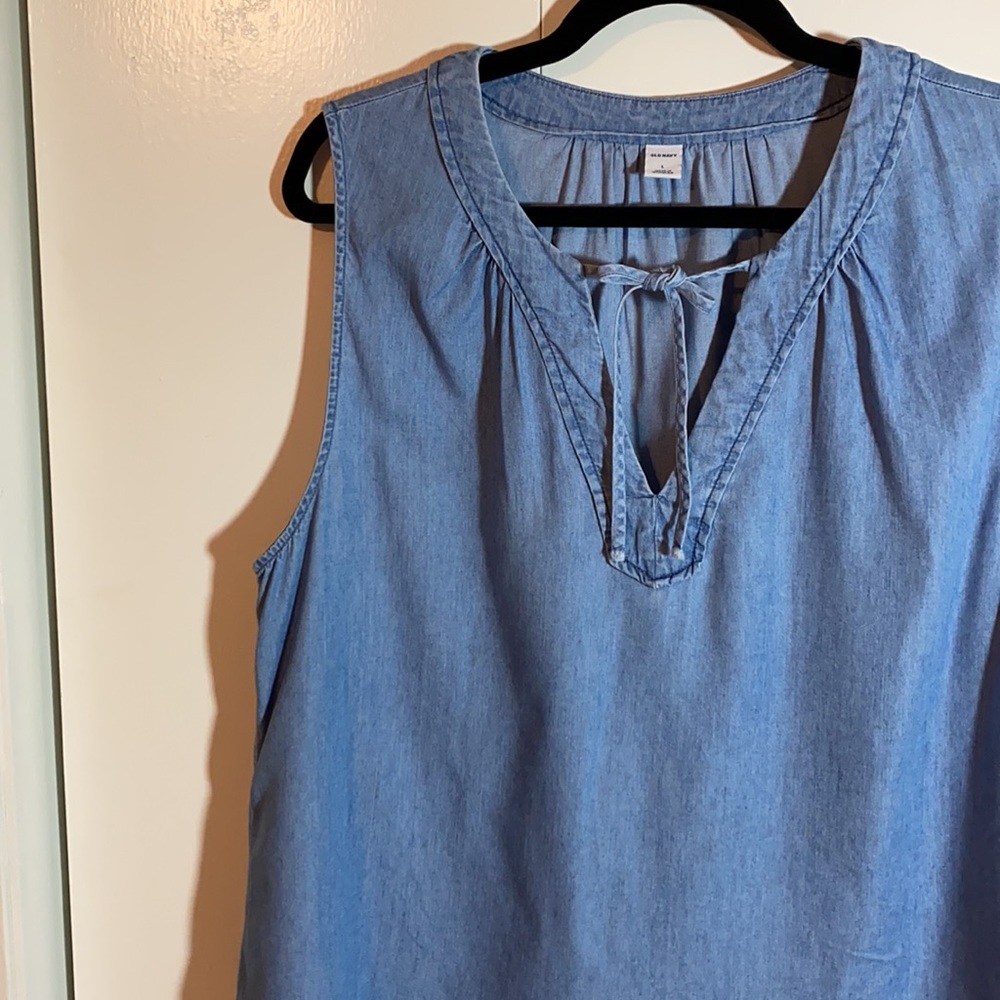Old Navy Chambray style tie up sleeves top size L